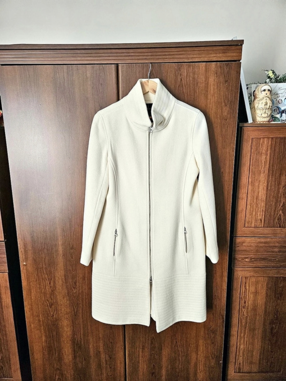 Moda International Women's Long Sleeve Zip Coat Size 10 Like New